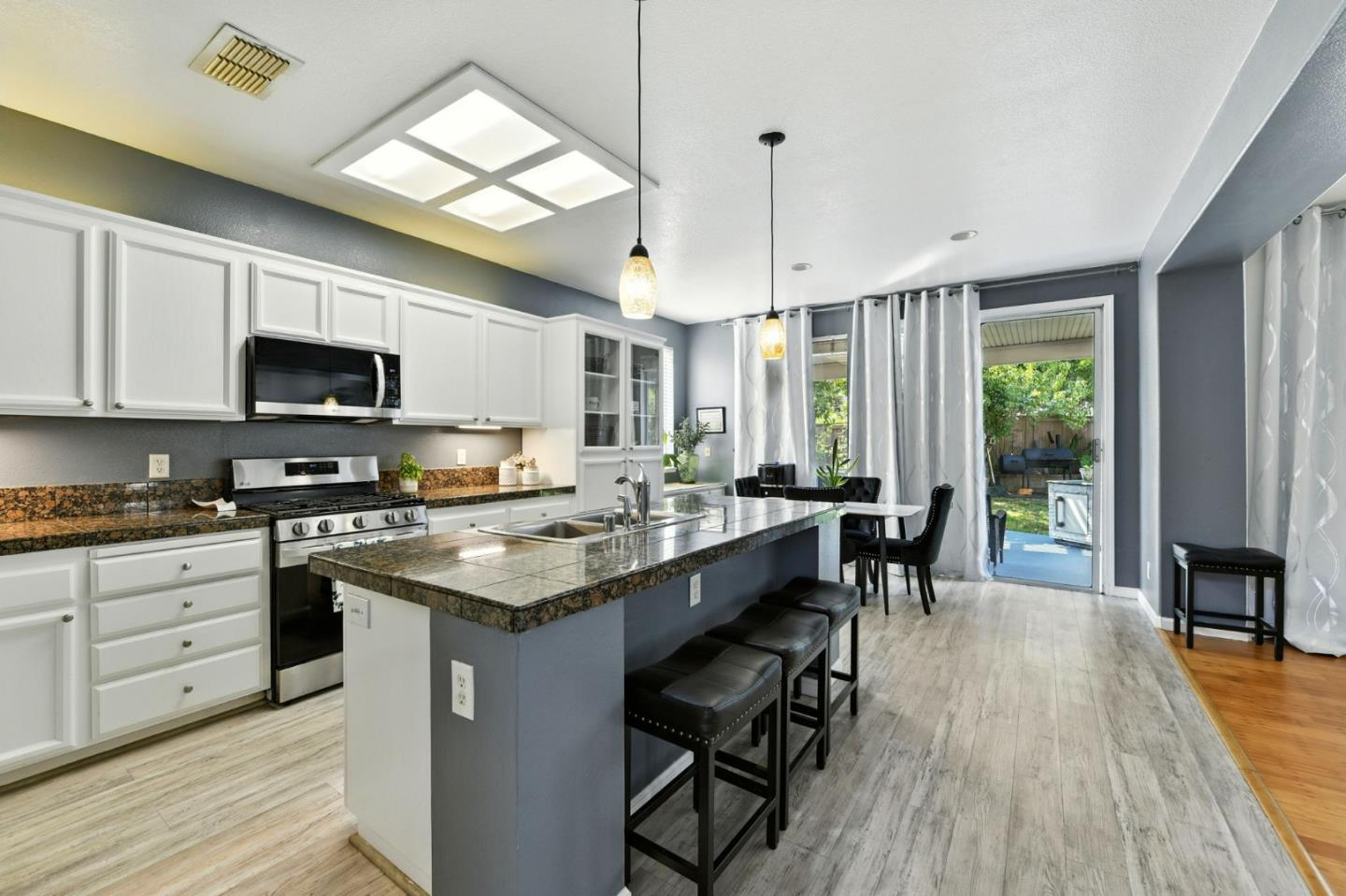 Detail Gallery Image 13 of 36 For 4111 Windsong St, Sacramento,  CA 95834 - 5 Beds | 3 Baths
