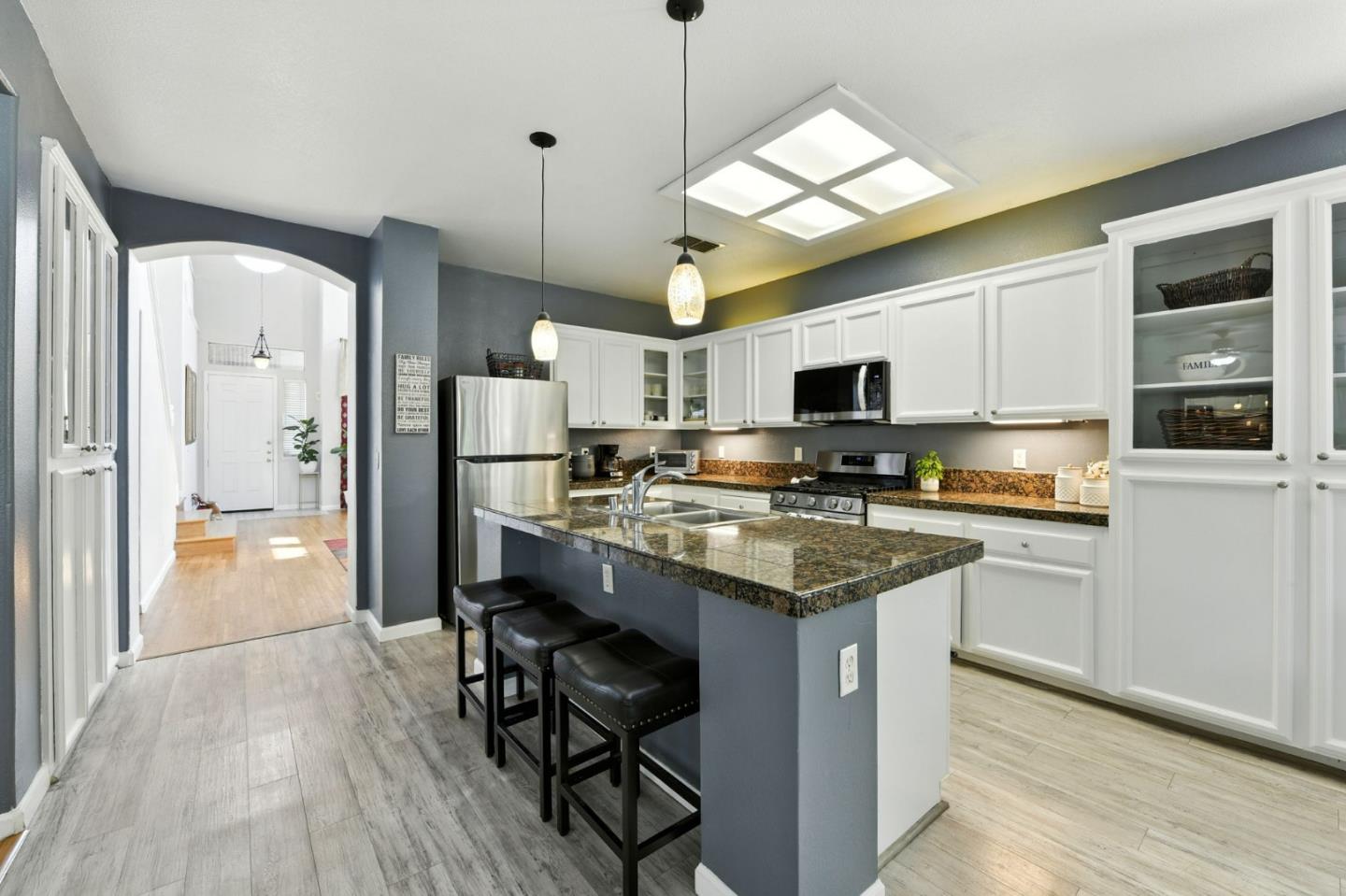 Detail Gallery Image 15 of 36 For 4111 Windsong St, Sacramento,  CA 95834 - 5 Beds | 3 Baths