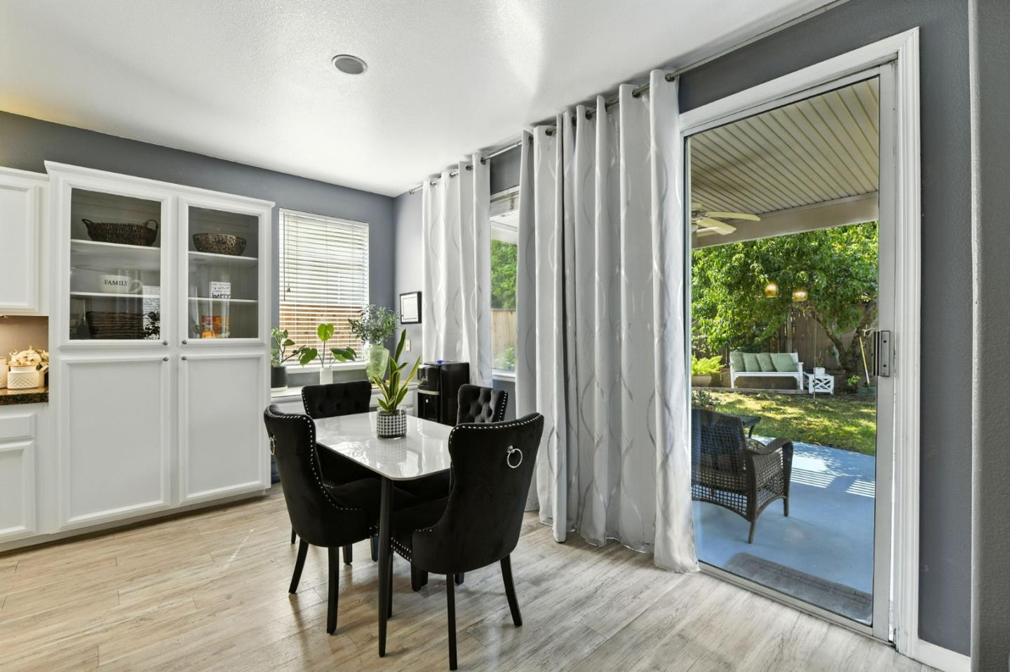 Detail Gallery Image 17 of 36 For 4111 Windsong St, Sacramento,  CA 95834 - 5 Beds | 3 Baths