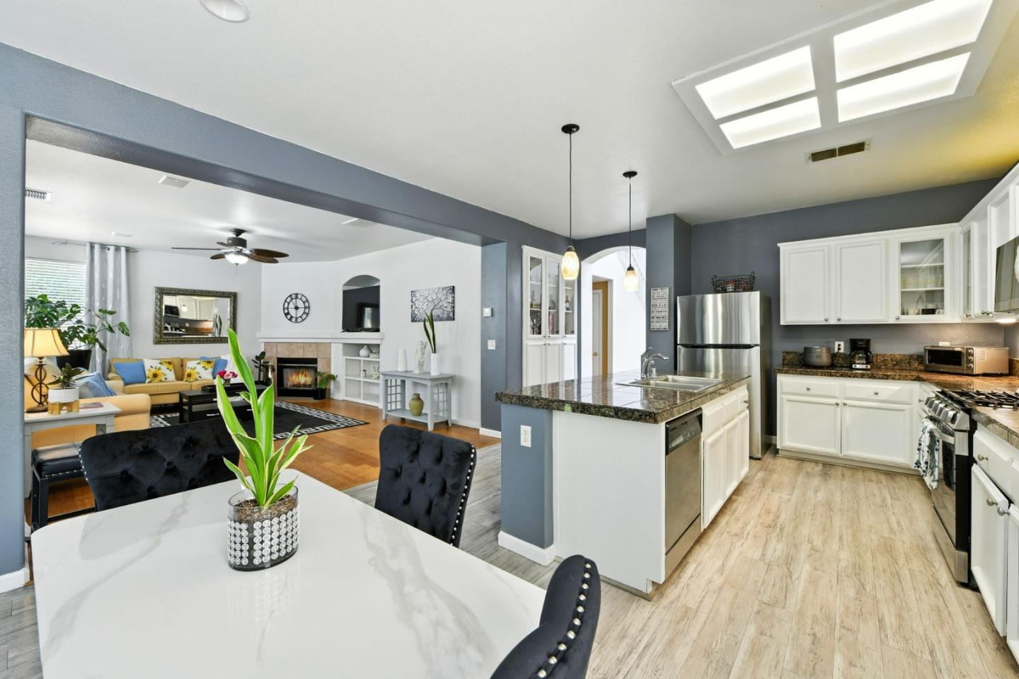 Detail Gallery Image 19 of 36 For 4111 Windsong St, Sacramento,  CA 95834 - 5 Beds | 3 Baths