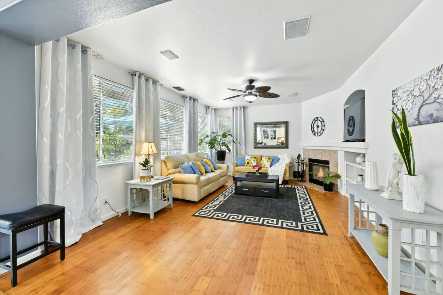 Detail Gallery Image 5 of 36 For 4111 Windsong St, Sacramento,  CA 95834 - 5 Beds | 3 Baths