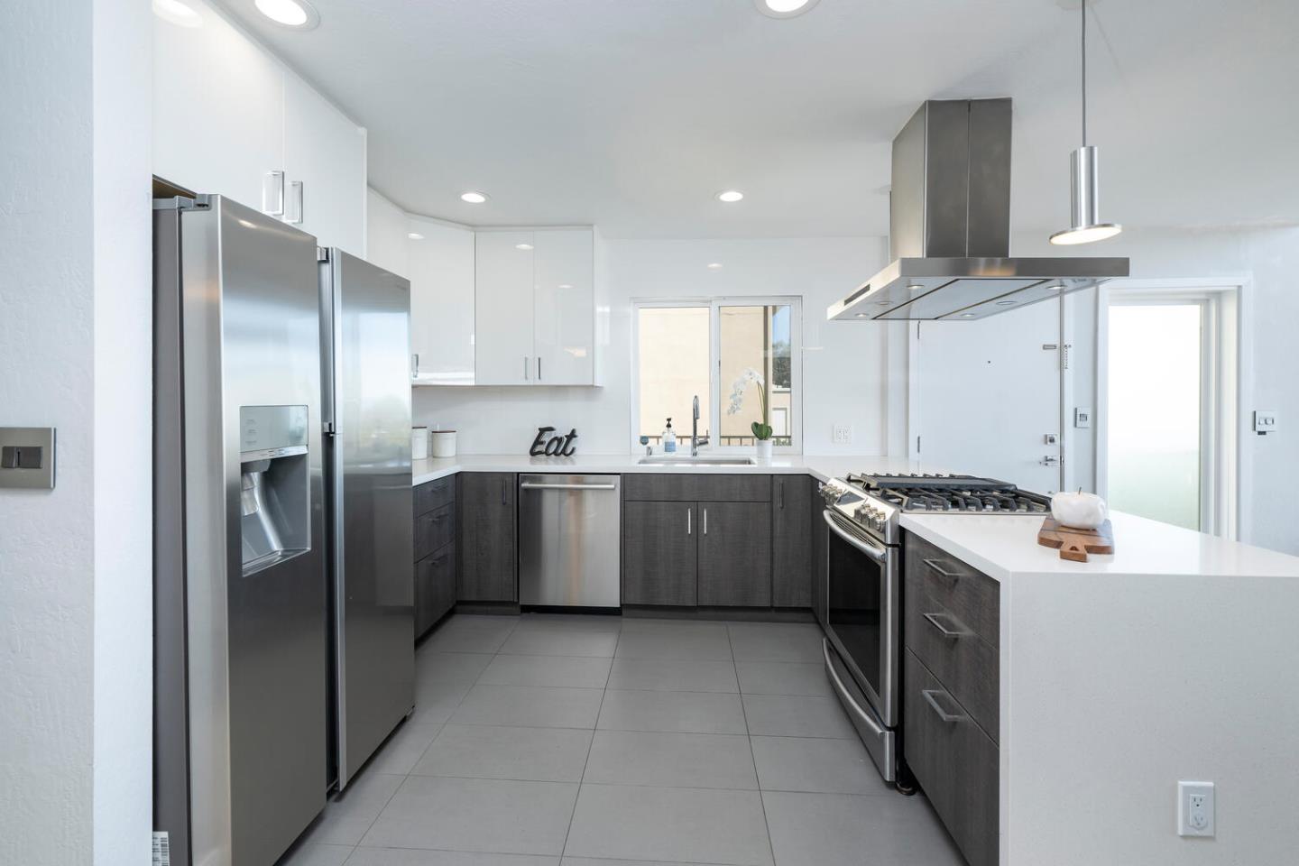 Detail Gallery Image 11 of 29 For 3009 Melendy Dr #4,  San Carlos,  CA 94070 - 3 Beds | 2 Baths