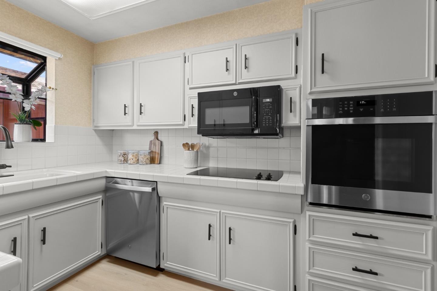 Detail Gallery Image 13 of 48 For 239 San Fernando Way, Daly City,  CA 94015 - 3 Beds | 2 Baths