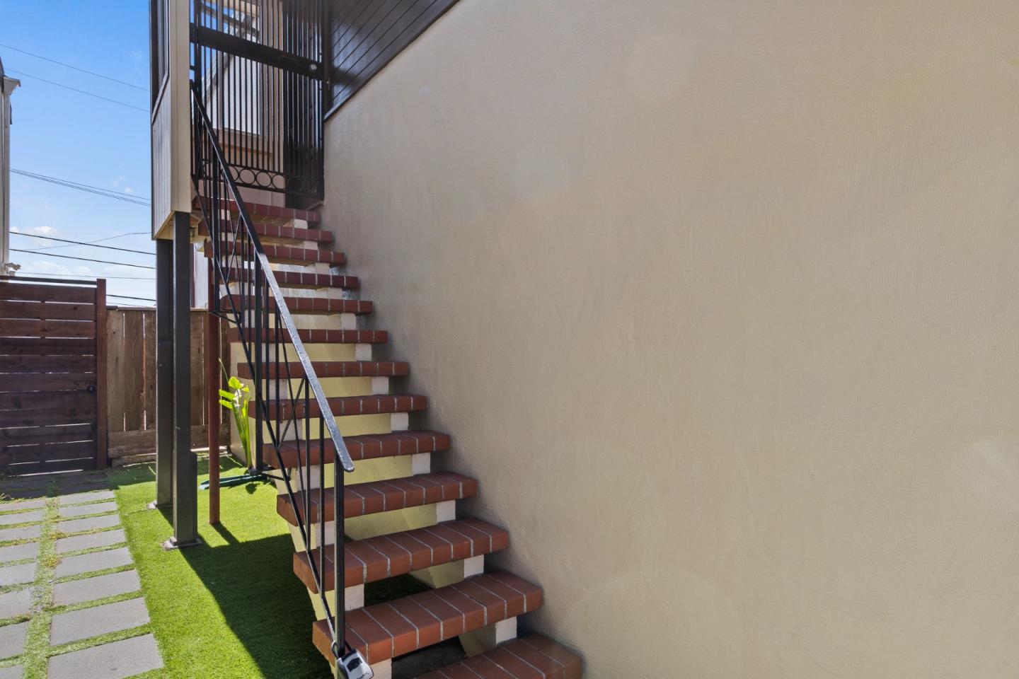 Detail Gallery Image 4 of 48 For 239 San Fernando Way, Daly City,  CA 94015 - 3 Beds | 2 Baths