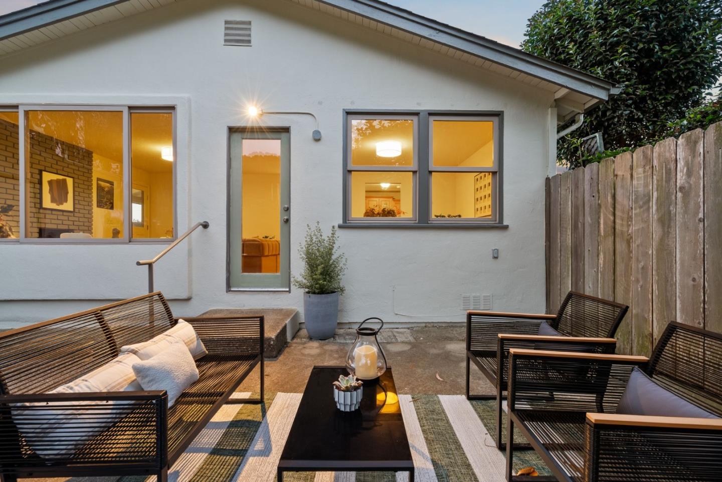 Detail Gallery Image 17 of 60 For 652 Montezuma Dr, Pacifica,  CA 94044 - 3 Beds | 1 Baths