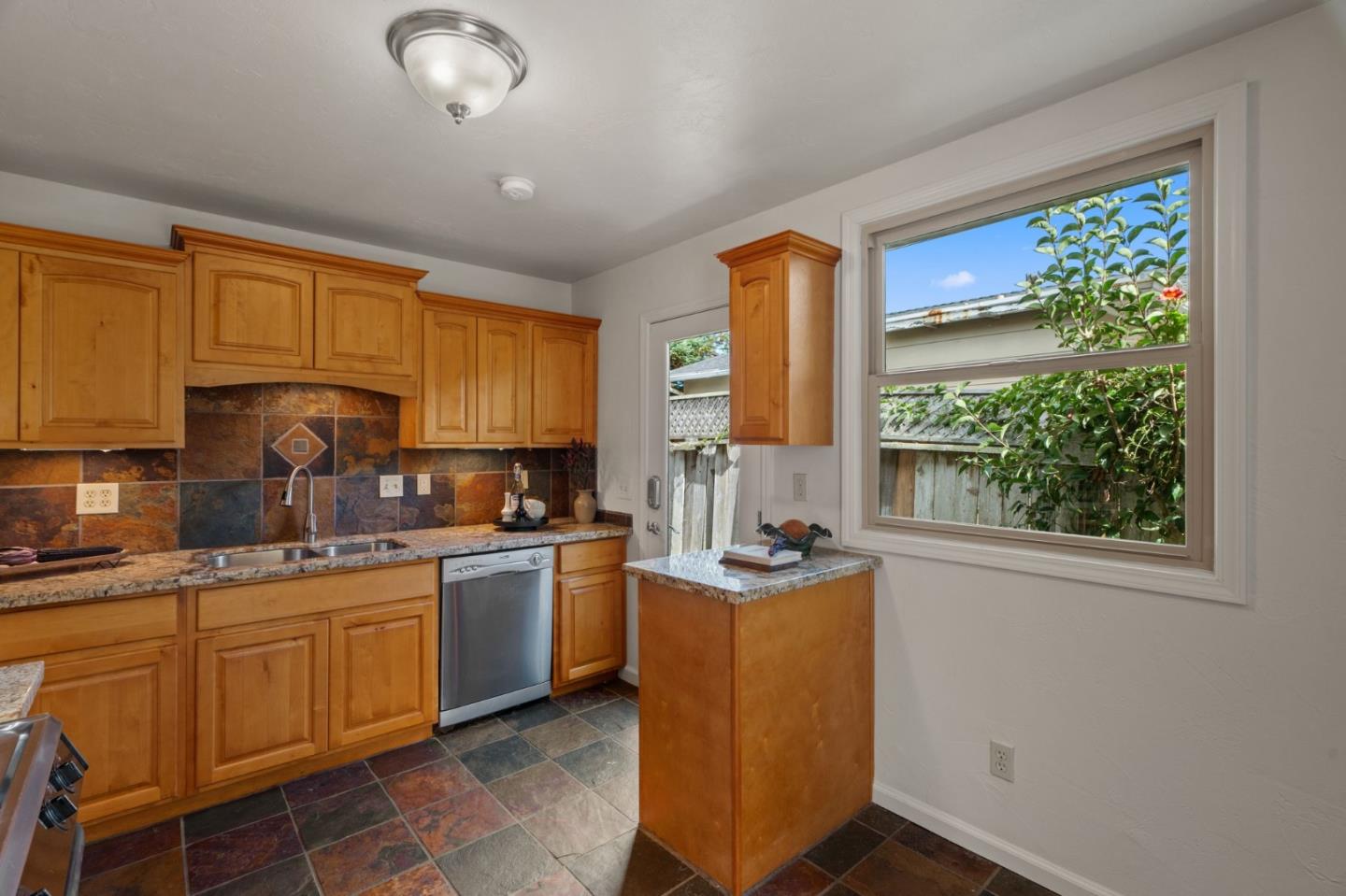 Detail Gallery Image 21 of 60 For 652 Montezuma Dr, Pacifica,  CA 94044 - 3 Beds | 1 Baths