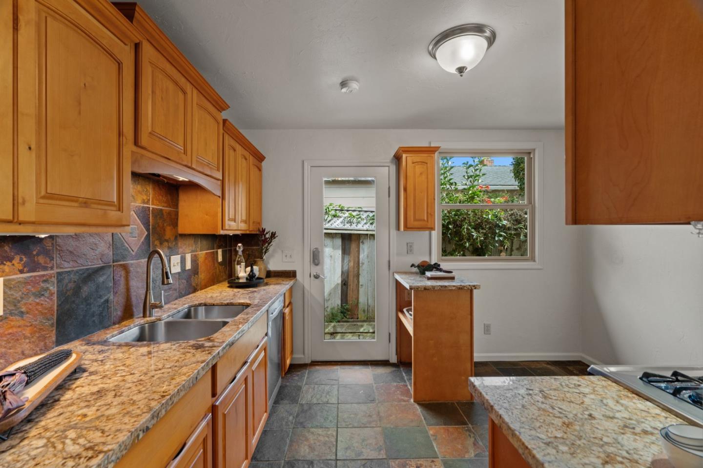 Detail Gallery Image 23 of 60 For 652 Montezuma Dr, Pacifica,  CA 94044 - 3 Beds | 1 Baths