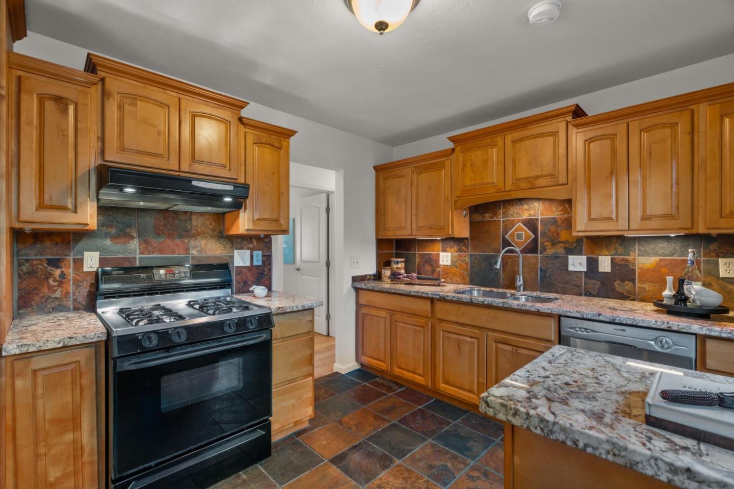 Detail Gallery Image 25 of 60 For 652 Montezuma Dr, Pacifica,  CA 94044 - 3 Beds | 1 Baths