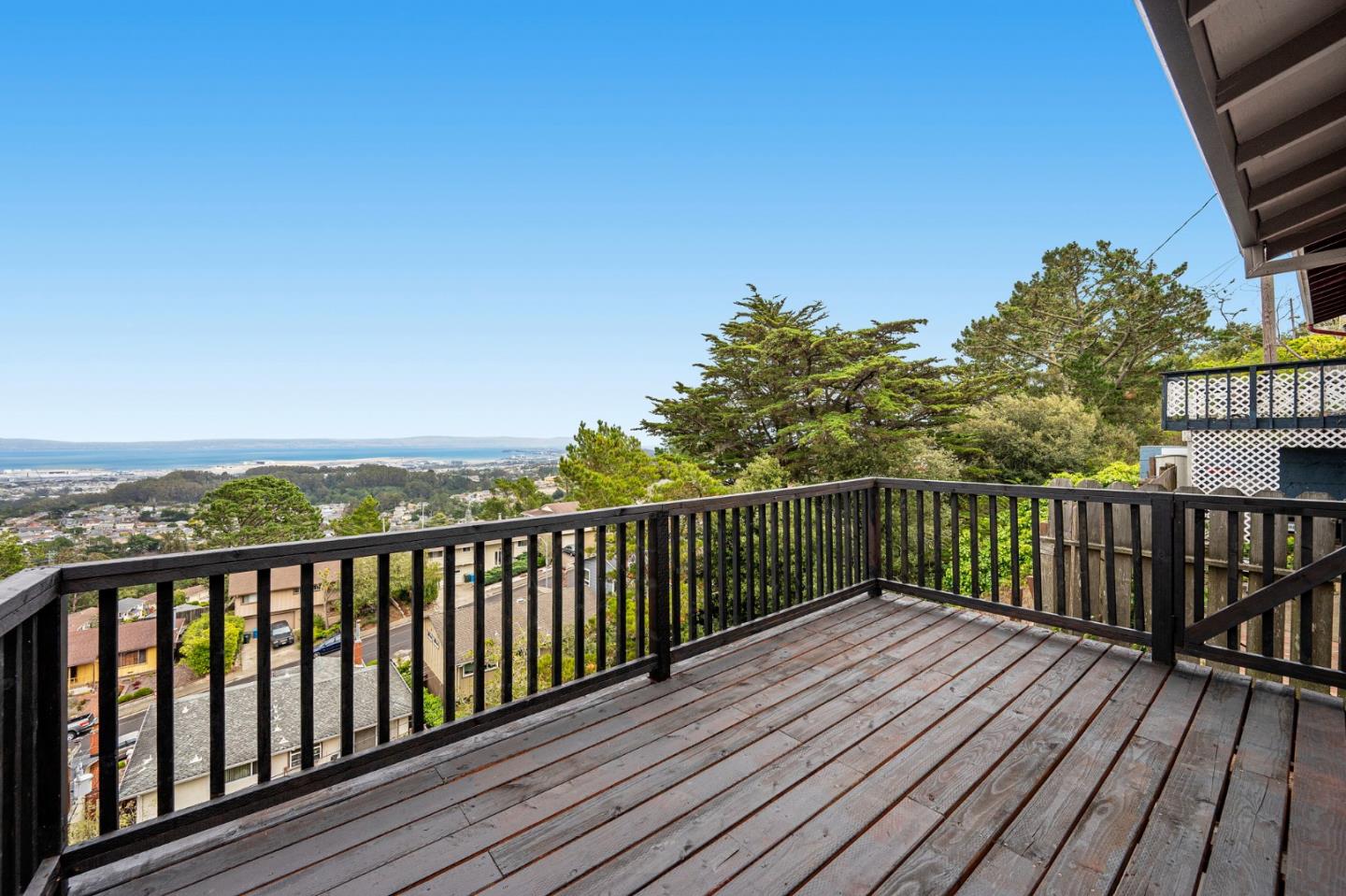 Detail Gallery Image 12 of 38 For 260 Lake Dr, San Bruno,  CA 94066 - 3 Beds | 3 Baths
