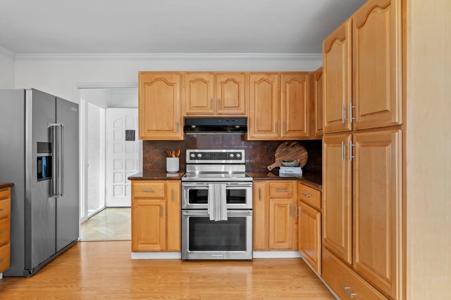 Detail Gallery Image 16 of 38 For 260 Lake Dr, San Bruno,  CA 94066 - 3 Beds | 3 Baths