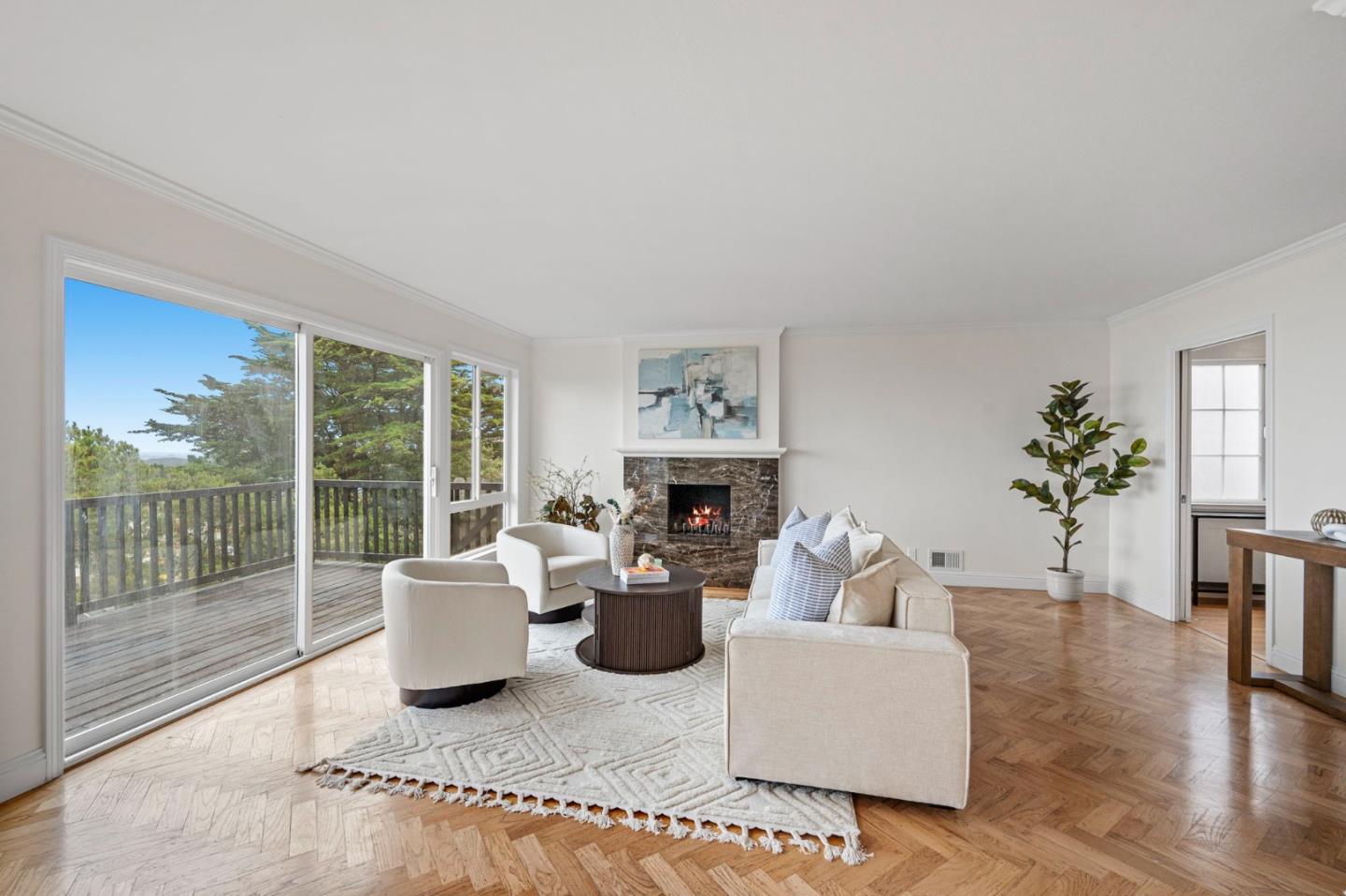 Detail Gallery Image 3 of 38 For 260 Lake Dr, San Bruno,  CA 94066 - 3 Beds | 3 Baths