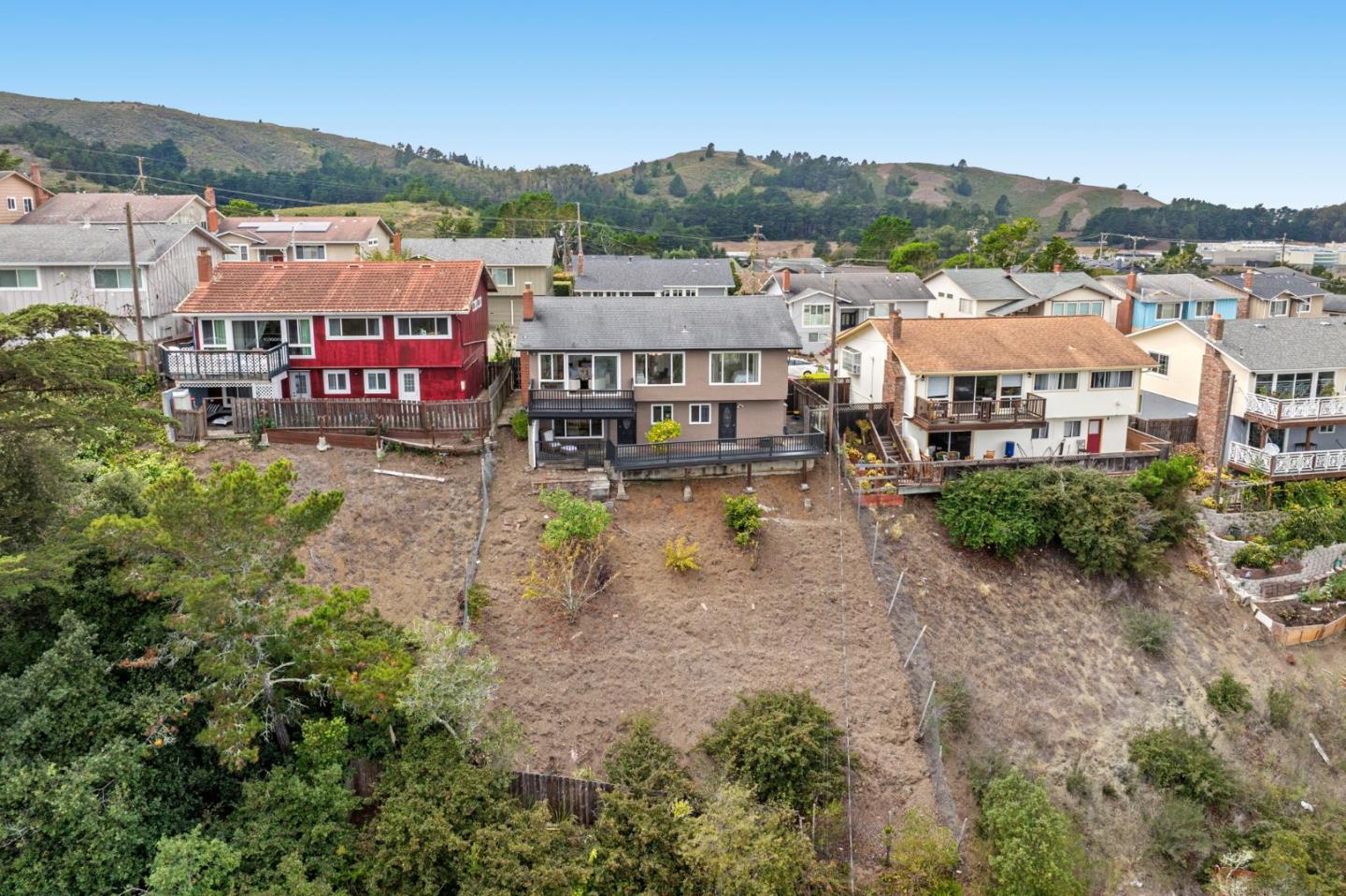 Detail Gallery Image 35 of 38 For 260 Lake Dr, San Bruno,  CA 94066 - 3 Beds | 3 Baths