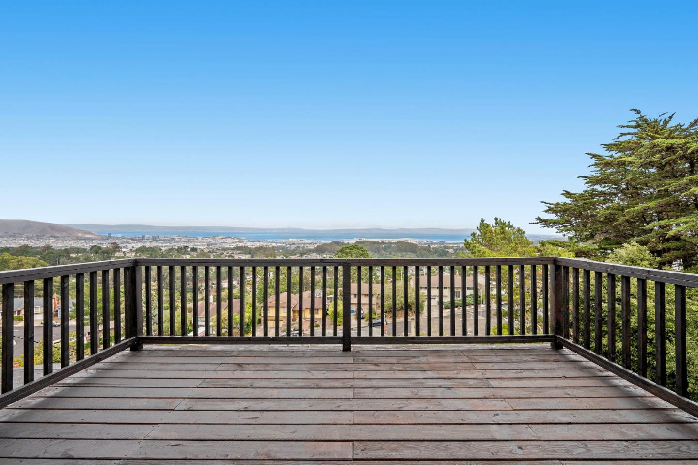 Detail Gallery Image 6 of 38 For 260 Lake Dr, San Bruno,  CA 94066 - 3 Beds | 3 Baths