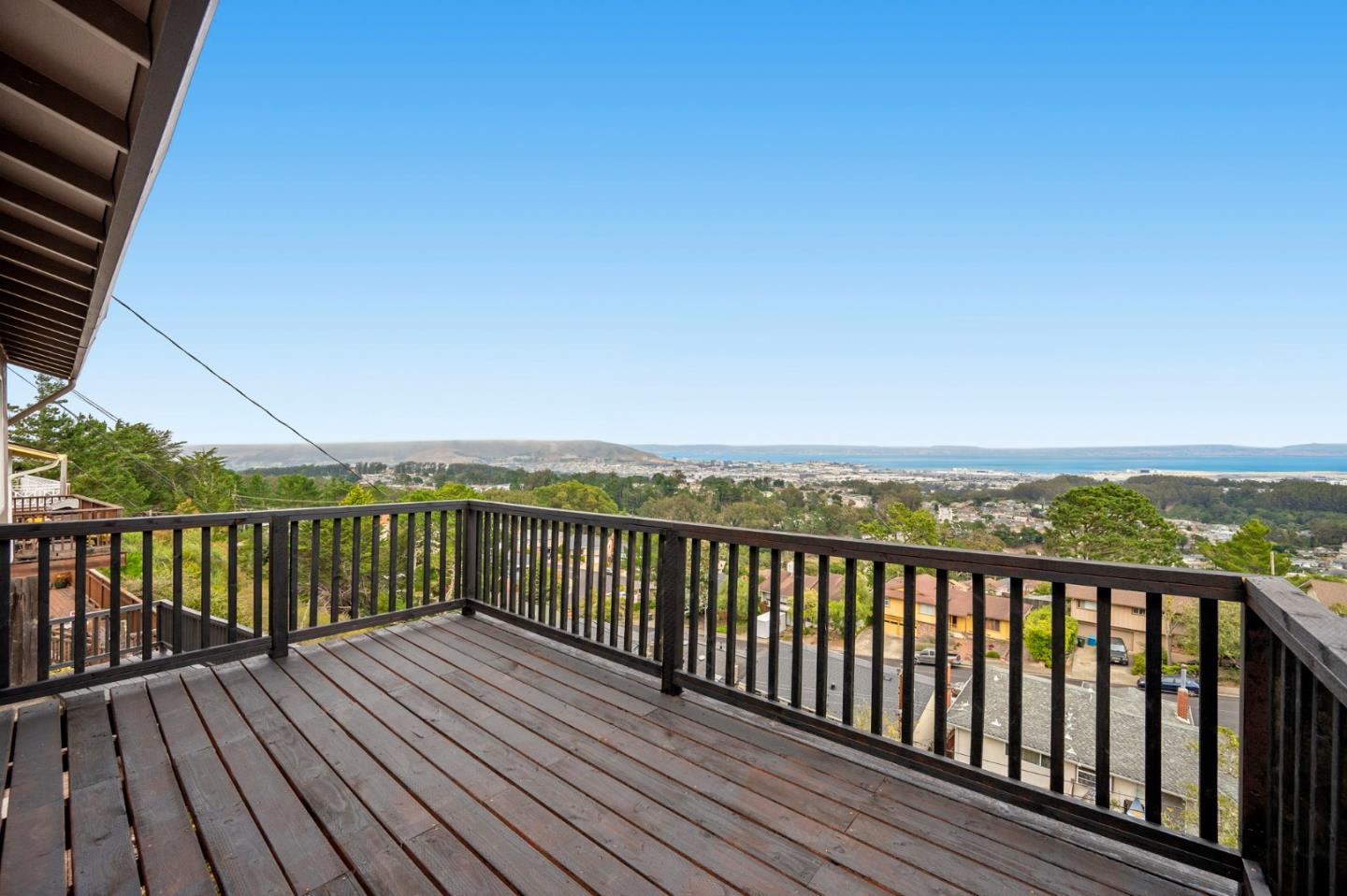Detail Gallery Image 8 of 38 For 260 Lake Dr, San Bruno,  CA 94066 - 3 Beds | 3 Baths