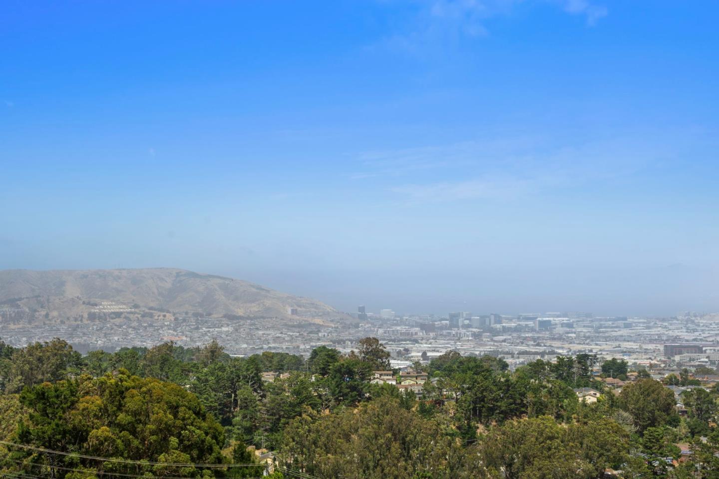 Detail Gallery Image 9 of 38 For 260 Lake Dr, San Bruno,  CA 94066 - 3 Beds | 3 Baths