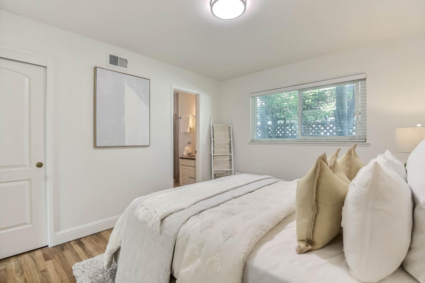 Detail Gallery Image 11 of 21 For 7433 Rollingdell Dr, Cupertino,  CA 95014 - 3 Beds | 2 Baths