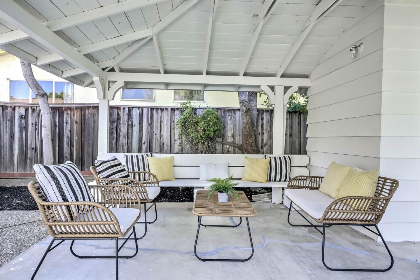 Detail Gallery Image 16 of 21 For 7433 Rollingdell Dr, Cupertino,  CA 95014 - 3 Beds | 2 Baths