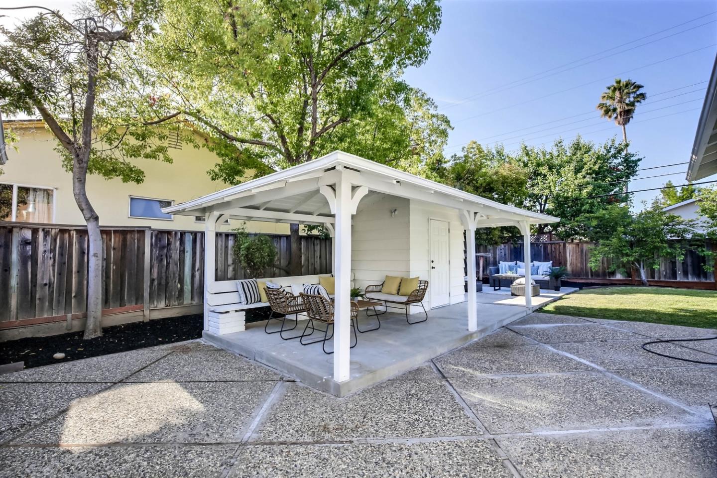 Detail Gallery Image 17 of 21 For 7433 Rollingdell Dr, Cupertino,  CA 95014 - 3 Beds | 2 Baths