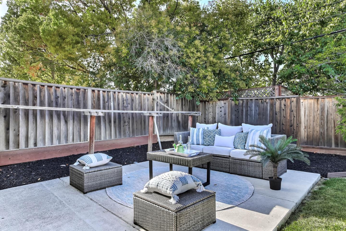 Detail Gallery Image 18 of 21 For 7433 Rollingdell Dr, Cupertino,  CA 95014 - 3 Beds | 2 Baths