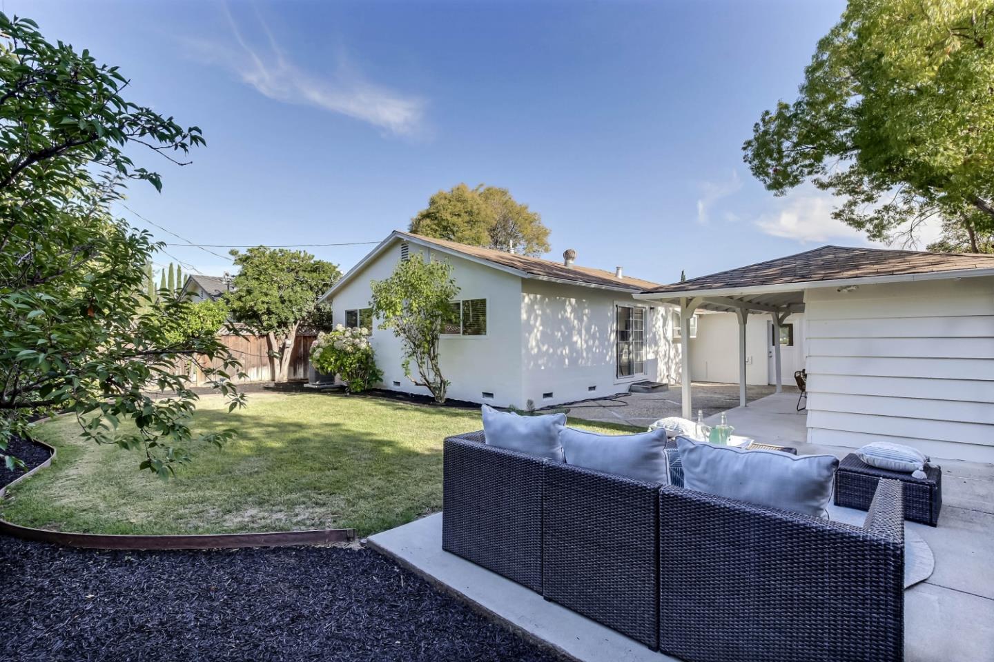 Detail Gallery Image 19 of 21 For 7433 Rollingdell Dr, Cupertino,  CA 95014 - 3 Beds | 2 Baths