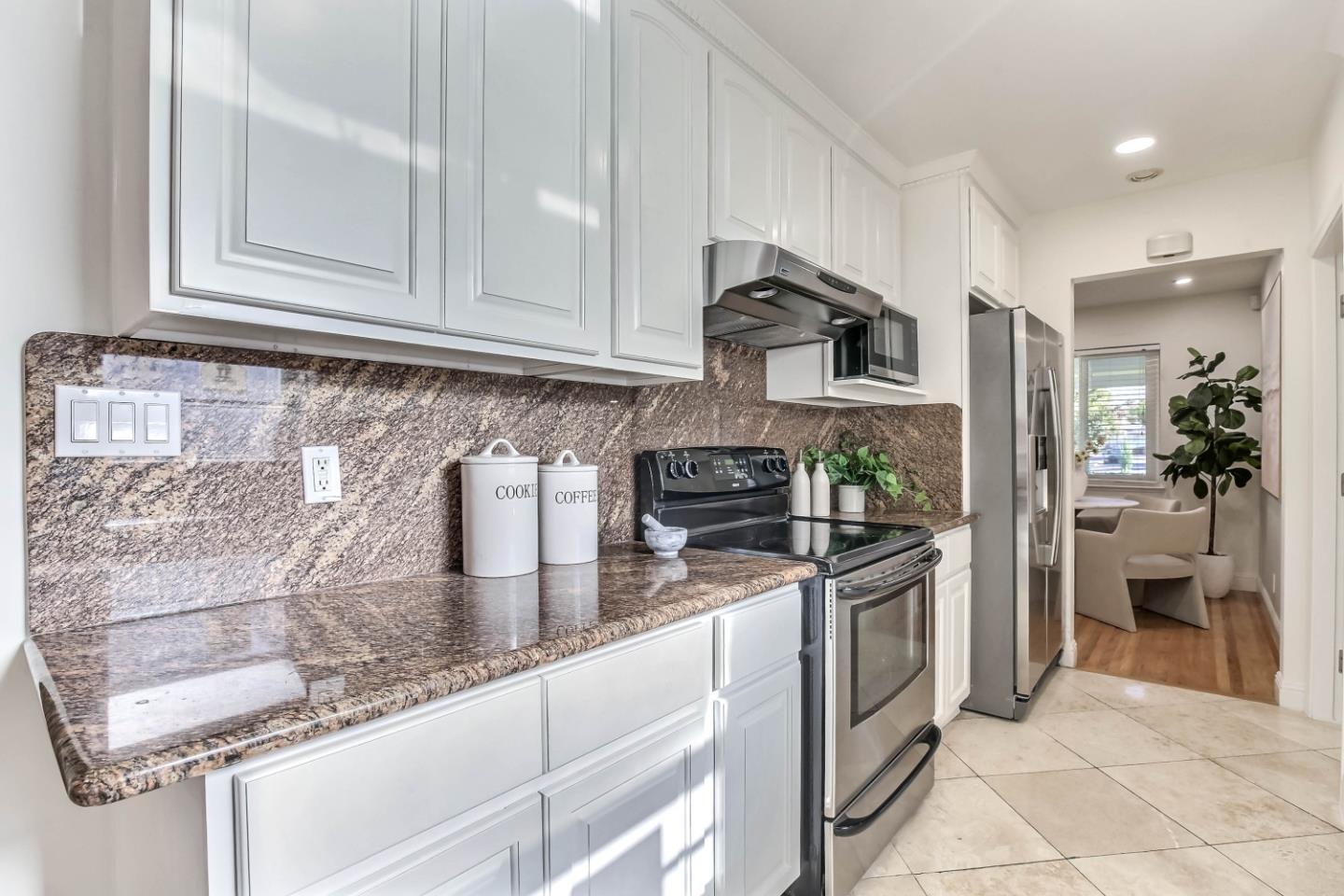 Detail Gallery Image 7 of 21 For 7433 Rollingdell Dr, Cupertino,  CA 95014 - 3 Beds | 2 Baths