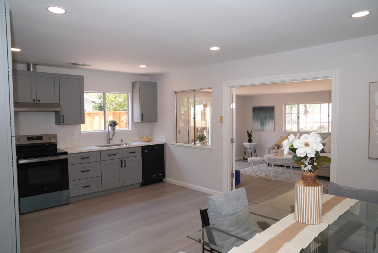 Detail Gallery Image 6 of 15 For 7102 Avenida Rotella, San Jose,  CA 95139 - 3 Beds | 1 Baths