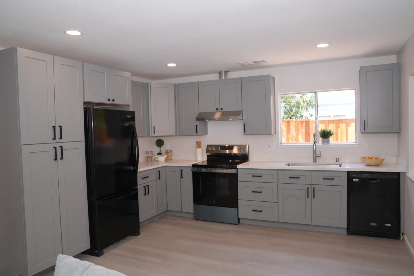 Detail Gallery Image 7 of 15 For 7102 Avenida Rotella, San Jose,  CA 95139 - 3 Beds | 1 Baths