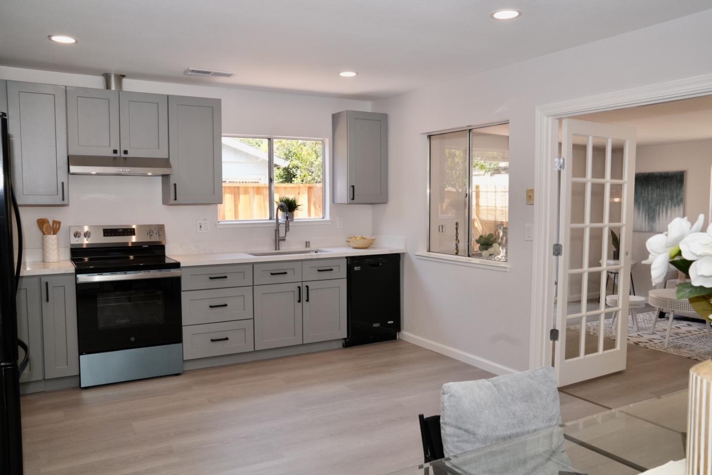 Detail Gallery Image 8 of 15 For 7102 Avenida Rotella, San Jose,  CA 95139 - 3 Beds | 1 Baths