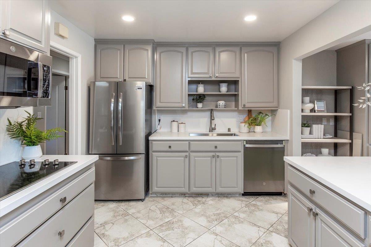 Detail Gallery Image 7 of 28 For 1018 Huntingdon Dr, San Jose,  CA 95129 - 4 Beds | 2 Baths