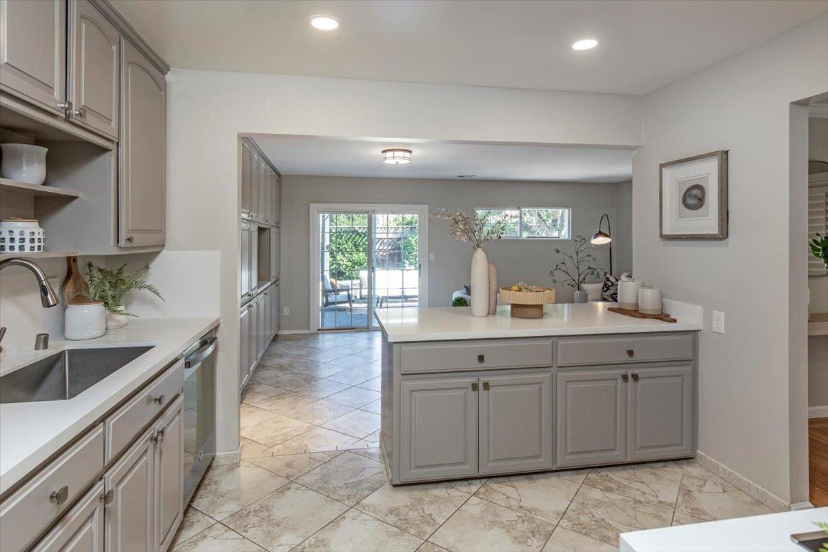 Detail Gallery Image 9 of 28 For 1018 Huntingdon Dr, San Jose,  CA 95129 - 4 Beds | 2 Baths