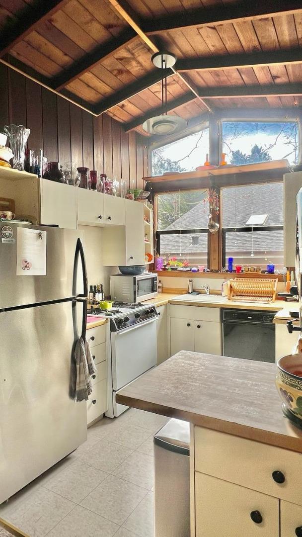 Detail Gallery Image 17 of 19 For 845 Pine Tree Ln, Aptos,  CA 95003 - 1 Beds | 1 Baths