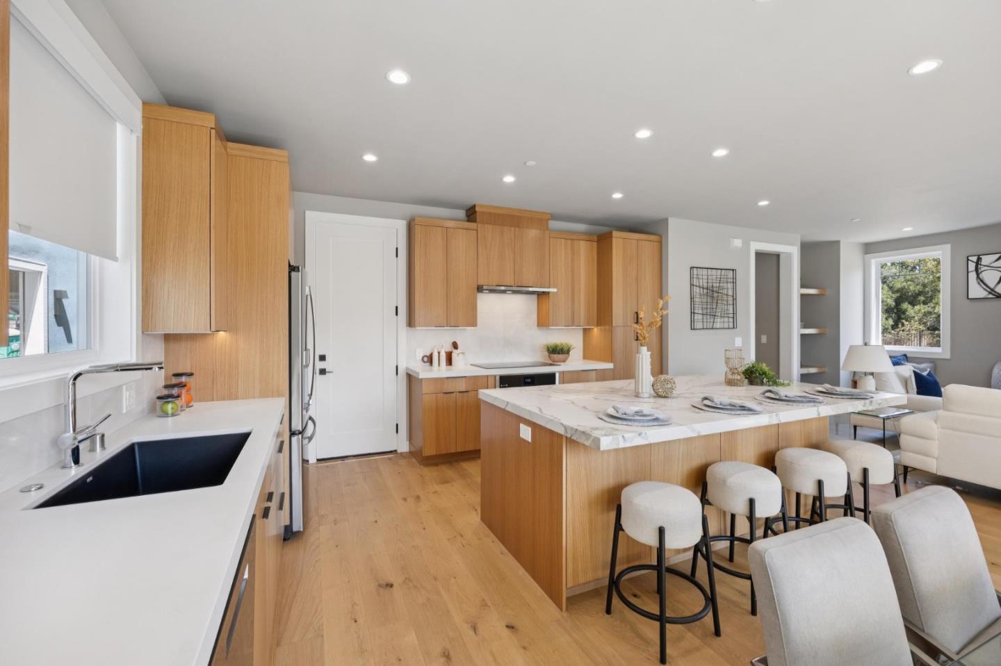 Detail Gallery Image 13 of 42 For 1500 Paradise Ct, San Jose,  CA 95124 - 4 Beds | 2/1 Baths
