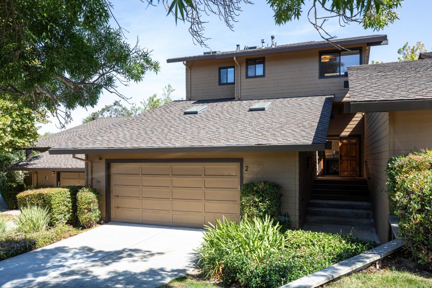 Detail Gallery Image 1 of 35 For 2 Hallmark Cir, Menlo Park,  CA 94025 - 3 Beds | 2/1 Baths