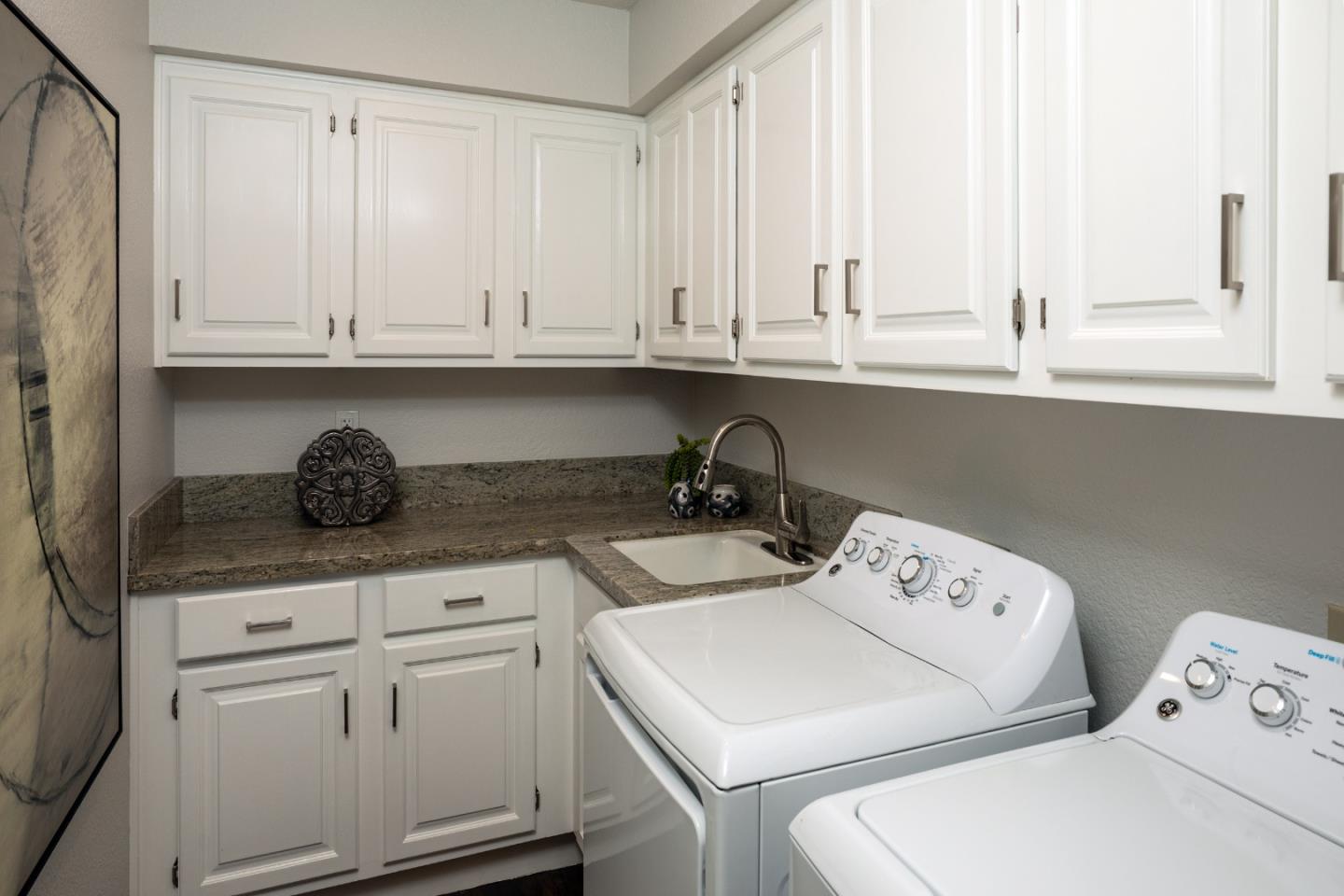 Detail Gallery Image 19 of 35 For 2 Hallmark Cir, Menlo Park,  CA 94025 - 3 Beds | 2/1 Baths