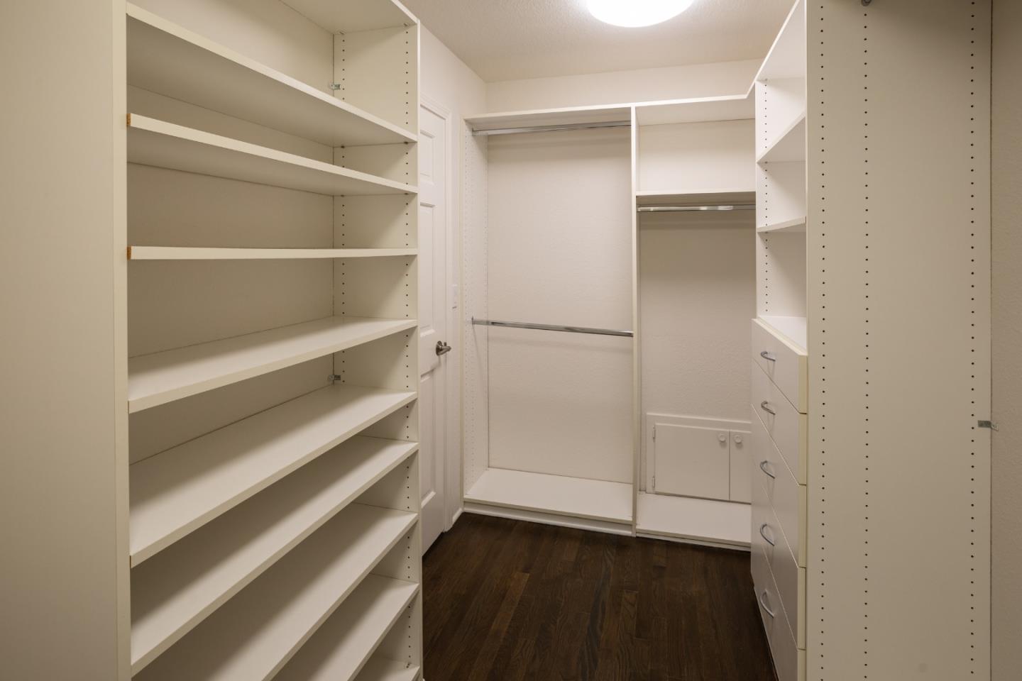 Detail Gallery Image 25 of 35 For 2 Hallmark Cir, Menlo Park,  CA 94025 - 3 Beds | 2/1 Baths