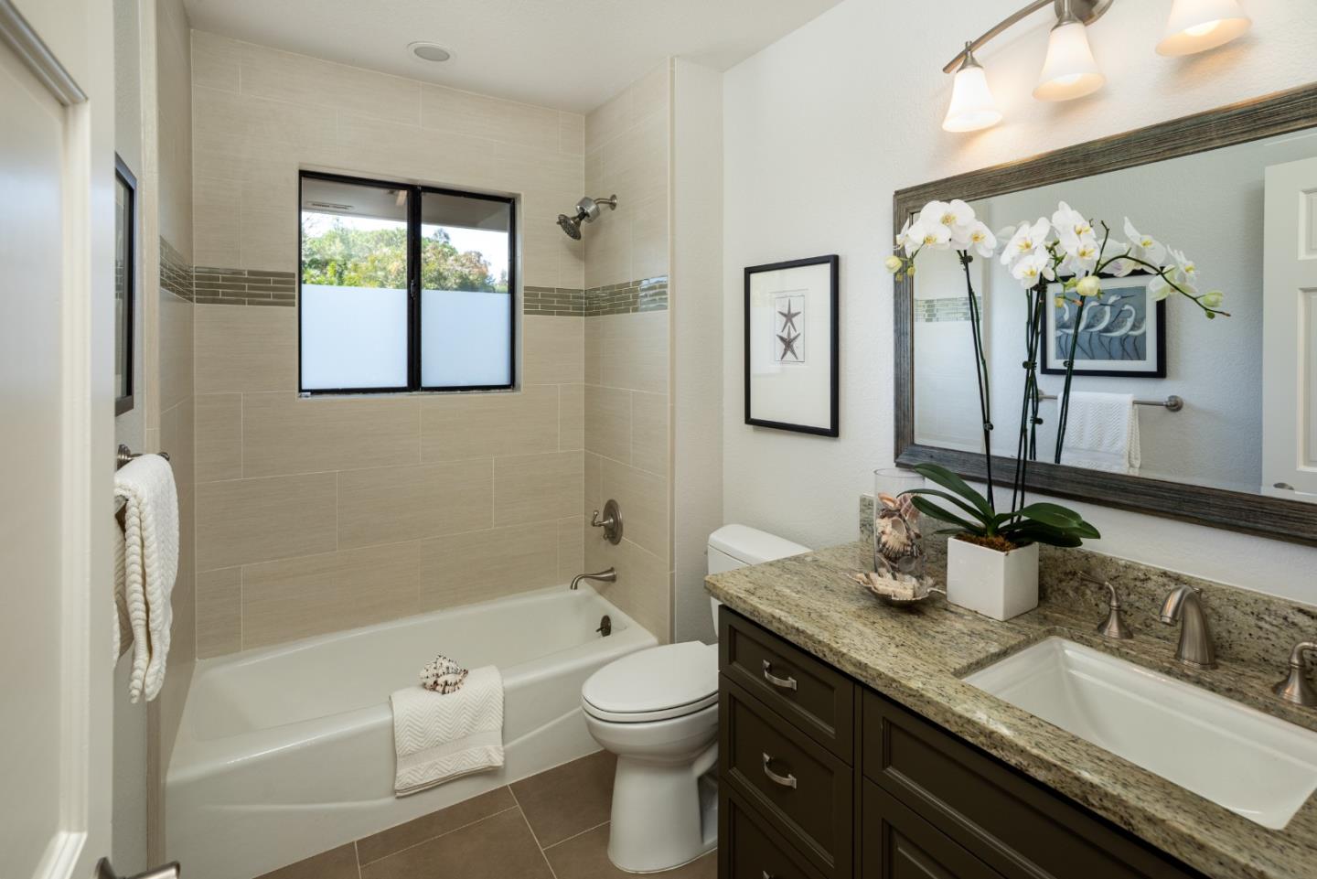 Detail Gallery Image 27 of 35 For 2 Hallmark Cir, Menlo Park,  CA 94025 - 3 Beds | 2/1 Baths