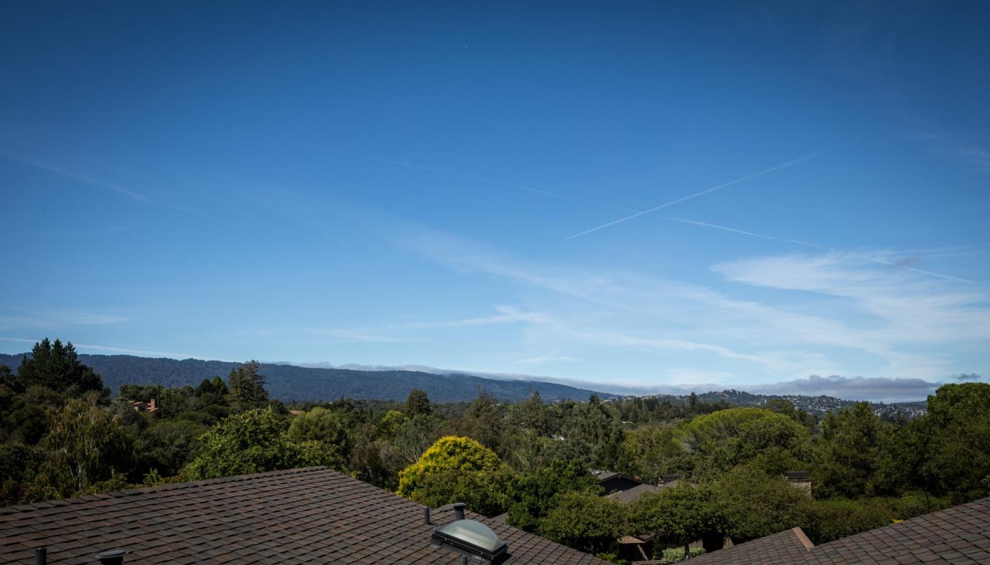 Detail Gallery Image 31 of 35 For 2 Hallmark Cir, Menlo Park,  CA 94025 - 3 Beds | 2/1 Baths