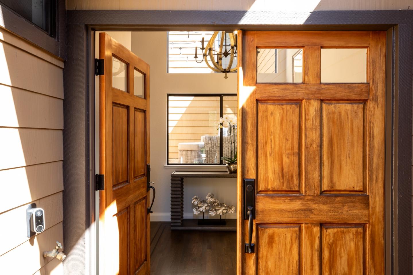 Detail Gallery Image 4 of 35 For 2 Hallmark Cir, Menlo Park,  CA 94025 - 3 Beds | 2/1 Baths