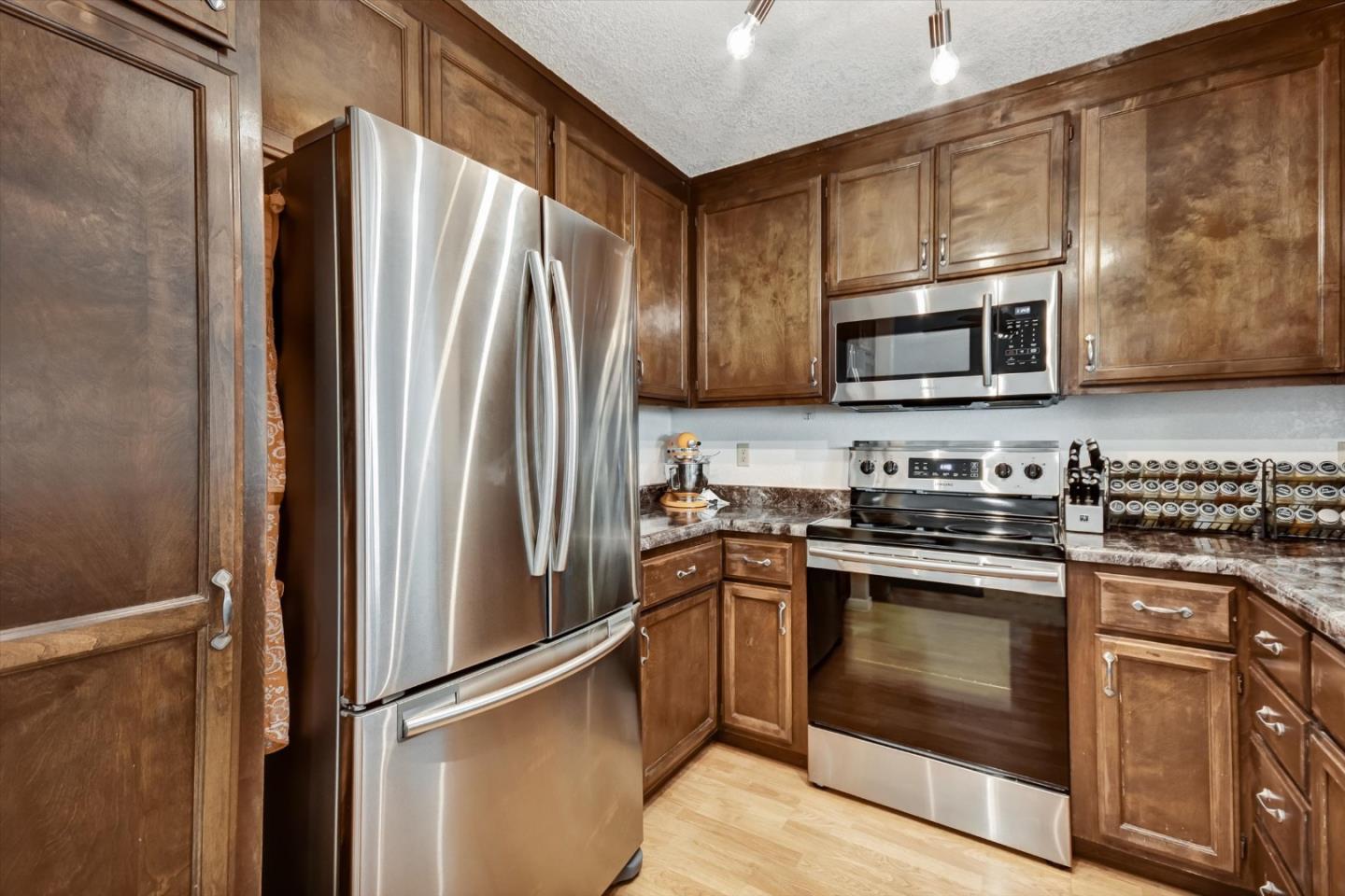 Detail Gallery Image 6 of 17 For 4501 Waterville Dr, San Jose,  CA 95118 - 1 Beds | 1 Baths