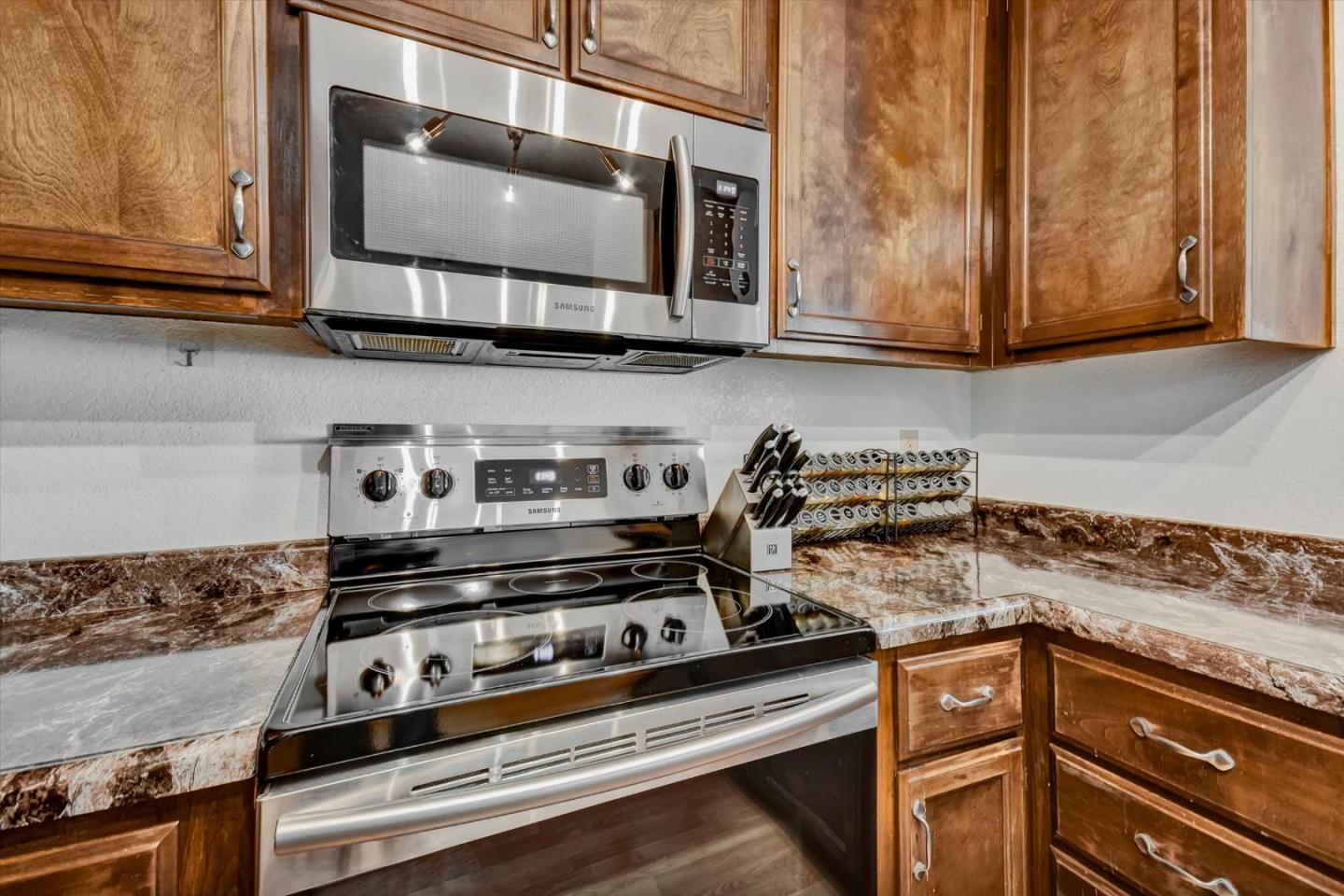 Detail Gallery Image 7 of 17 For 4501 Waterville Dr, San Jose,  CA 95118 - 1 Beds | 1 Baths