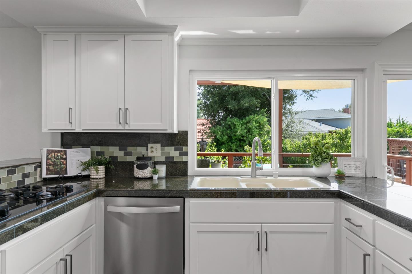 Detail Gallery Image 14 of 51 For 5138 El Roble Ct, San Jose,  CA 95118 - 4 Beds | 2/1 Baths