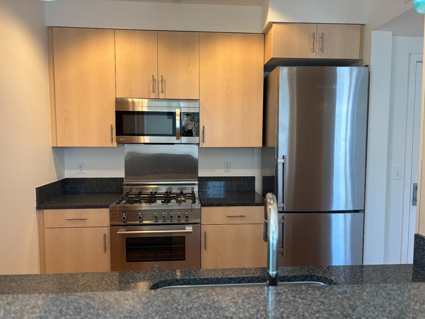 Detail Gallery Image 5 of 35 For 1066 41st Ave #A202,  Capitola,  CA 95010 - 1 Beds | 1 Baths