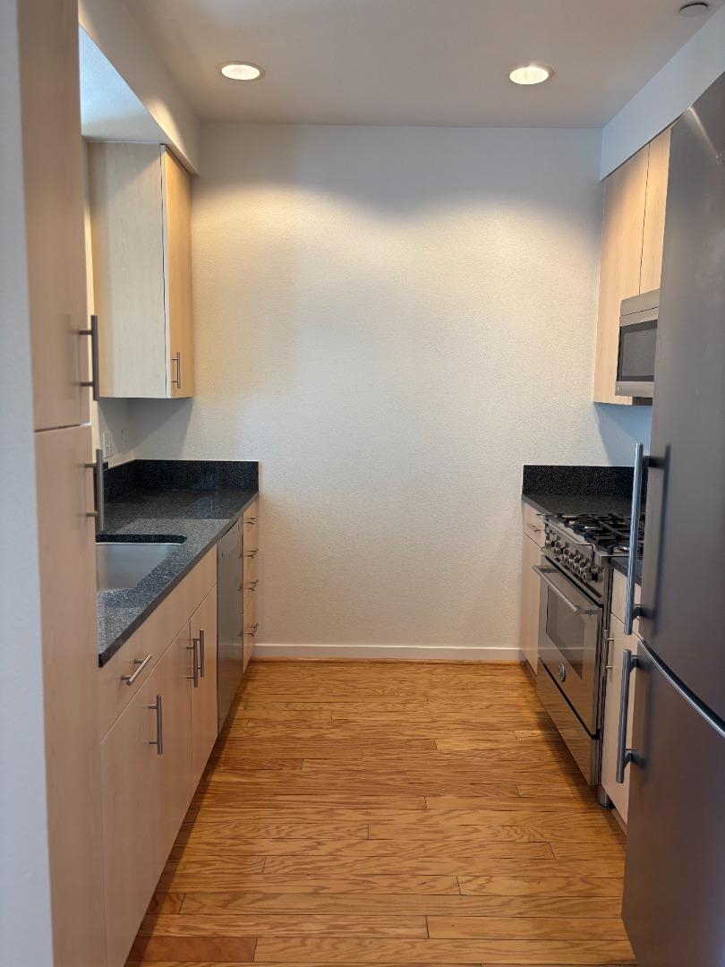 Detail Gallery Image 7 of 35 For 1066 41st Ave #A202,  Capitola,  CA 95010 - 1 Beds | 1 Baths