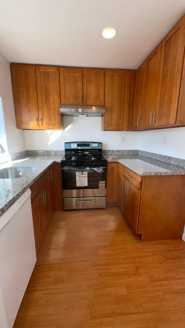 Detail Gallery Image 5 of 12 For 524 Sanders Ave, San Jose,  CA 95116 - 3 Beds | 2 Baths