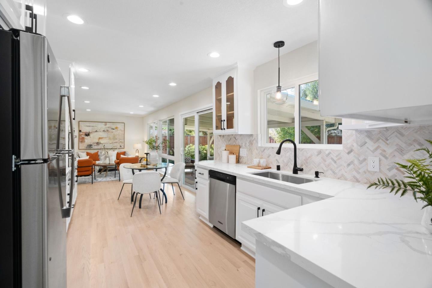 Detail Gallery Image 14 of 43 For 1049 Bigoak Ct, San Jose,  CA 95129 - 5 Beds | 2/1 Baths
