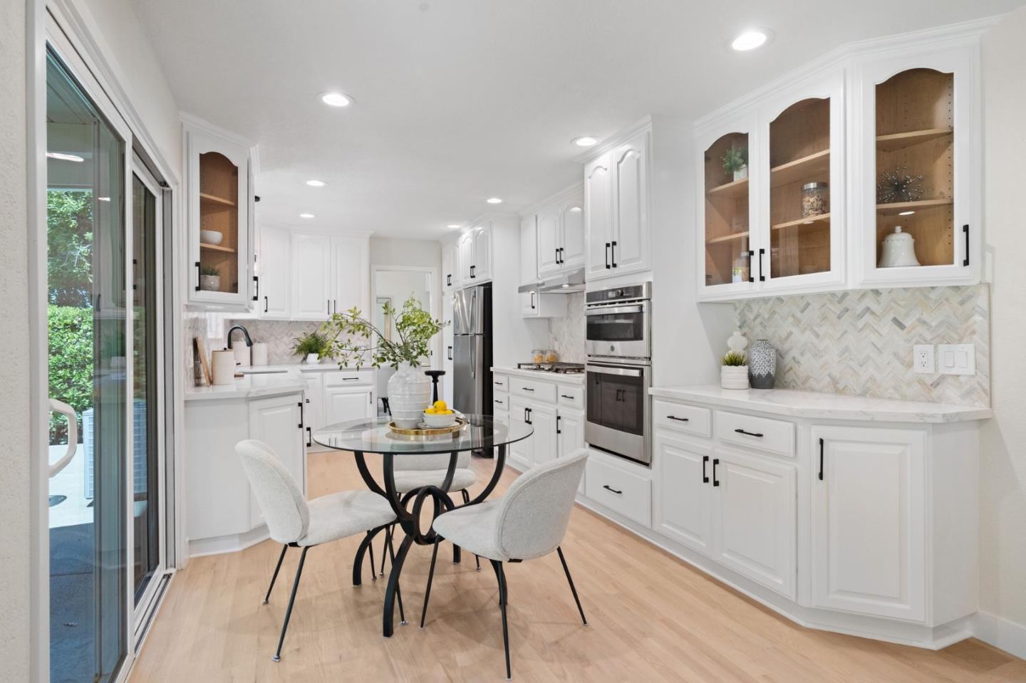 Detail Gallery Image 15 of 43 For 1049 Bigoak Ct, San Jose,  CA 95129 - 5 Beds | 2/1 Baths