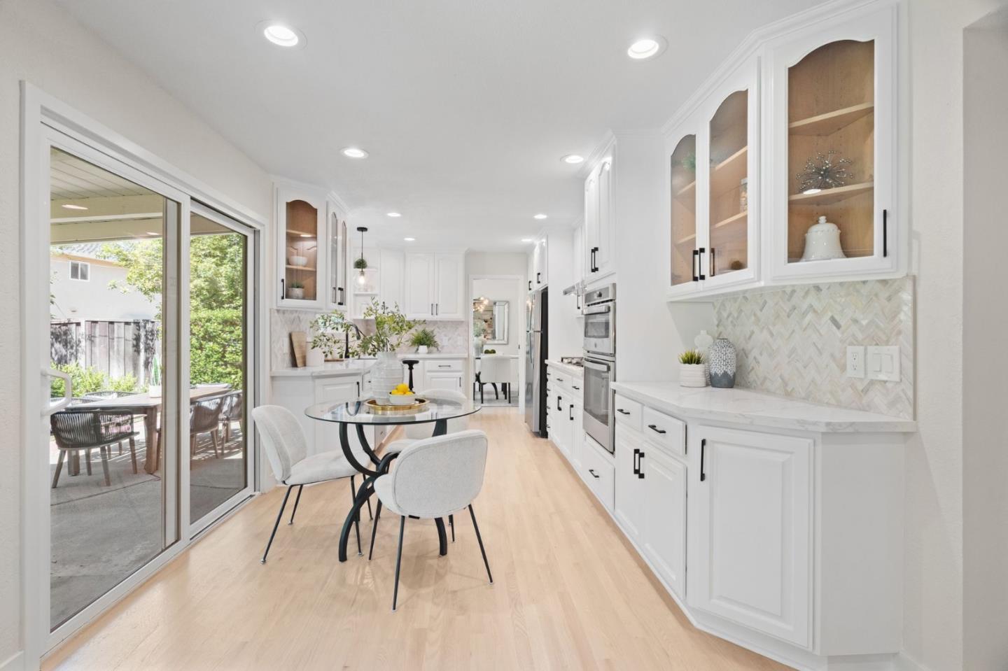 Detail Gallery Image 16 of 43 For 1049 Bigoak Ct, San Jose,  CA 95129 - 5 Beds | 2/1 Baths