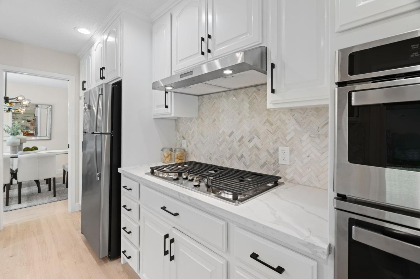 Detail Gallery Image 17 of 43 For 1049 Bigoak Ct, San Jose,  CA 95129 - 5 Beds | 2/1 Baths