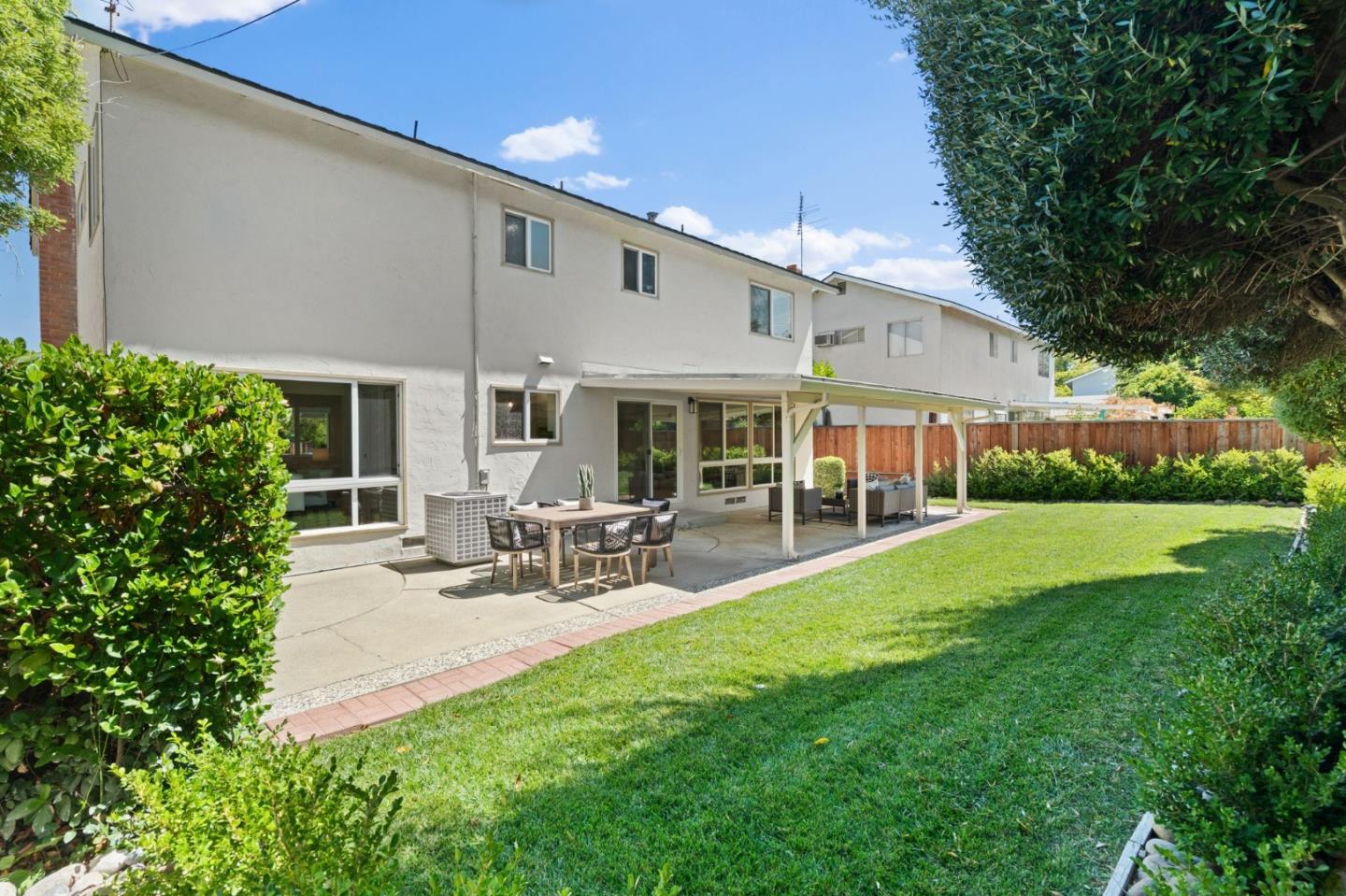 Detail Gallery Image 34 of 43 For 1049 Bigoak Ct, San Jose,  CA 95129 - 5 Beds | 2/1 Baths