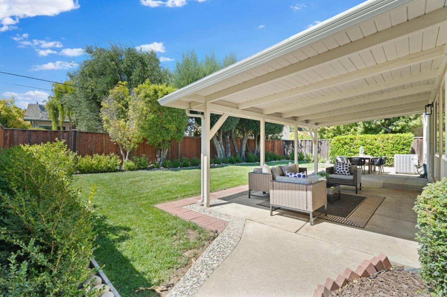Detail Gallery Image 35 of 43 For 1049 Bigoak Ct, San Jose,  CA 95129 - 5 Beds | 2/1 Baths